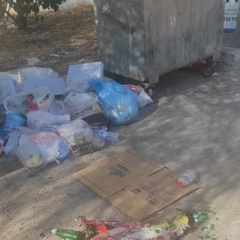 İzmir Büyükşehir Belediyesi Çiğli Evka-5 Mahallesinde Sokak Temizliği Sorunu