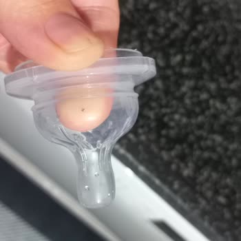 Wee Baby Biberonda Hijyen Sorunu Ve Akıntı Problemi