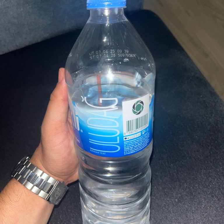 Aldığım Erikli Suyun Şişesinden Yoğun Kimyasal Koku Geldi