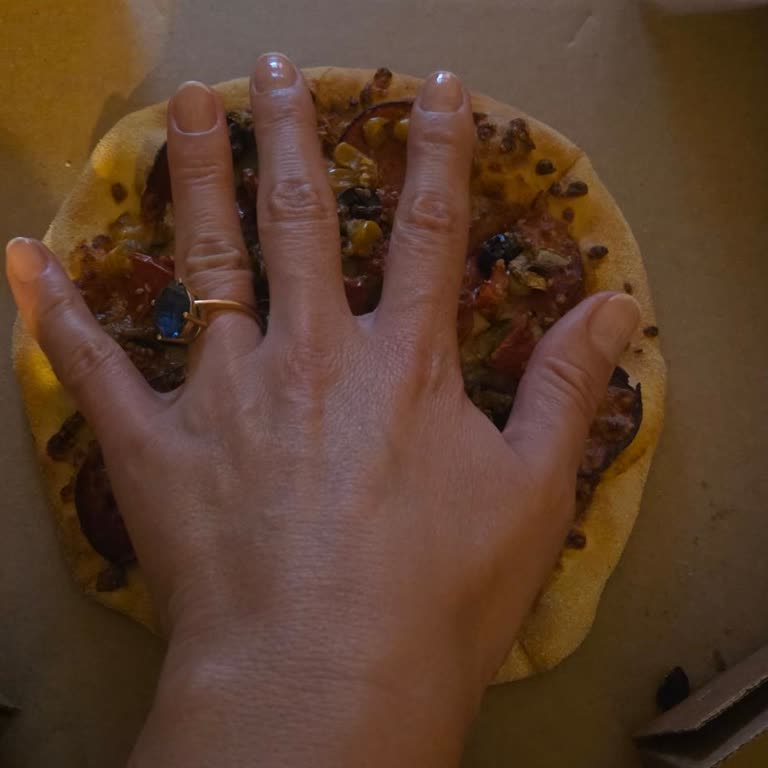 Soğuk Ve Küçük Pizzalar, Yüksek Ücret, İlgisiz Müşteri Hizmetleri