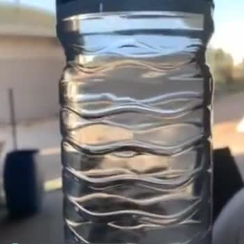 Ayran Su Şişesinin İçinde Siyah Küçük Parçacıklar Var!