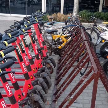 Hop Scooterlarının Bisiklet Park Alanlarını Engellemesi Nedeniyle Yaşanan Mağduriyet