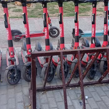 Hop Scooterlarının Bisiklet Park Alanlarını Engellemesi Nedeniyle Yaşanan Mağduriyet