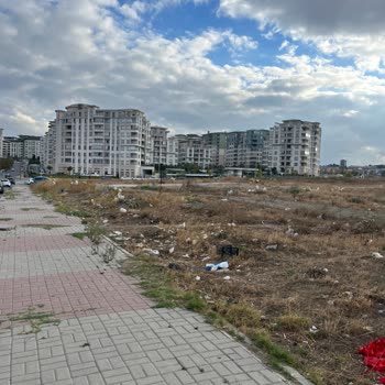 Küçükçekmece'de Çevre Kirliliği Ve Temizlik Eksikliği Sorunu