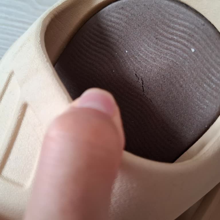 Satın Aldığım Terlikte Çatlama Ve Koku Problemi, Hesap Erişimi Sorunu Ve Destek Eksikliği