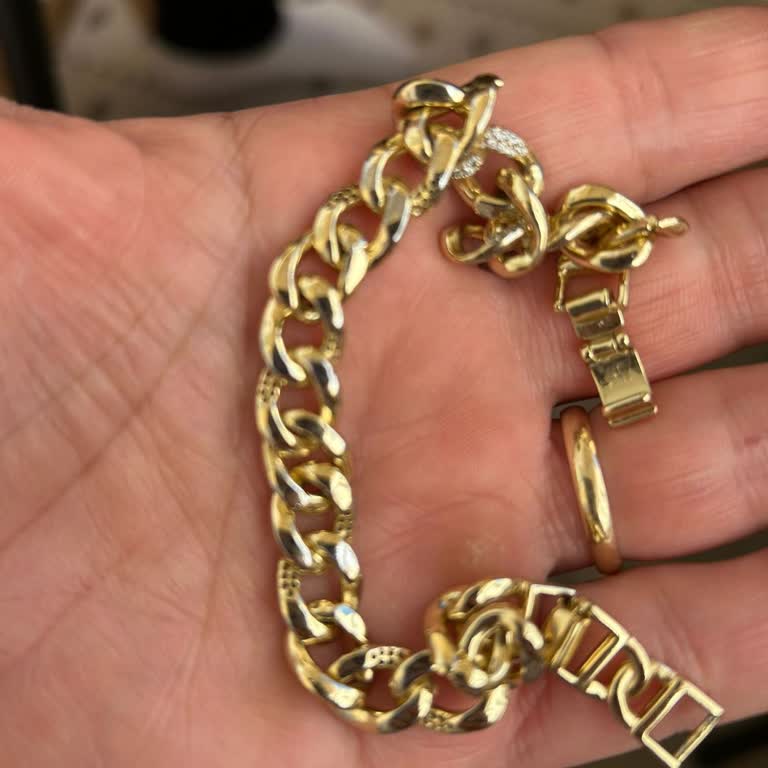 Aldığım Bileklik Kısa Sürede Soldu Firma Garantiye Rağmen Çözüm Sunmadı