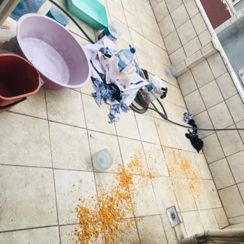 Komşunun Güvercinlere Yem Atması Nedeniyle Balkonlarımızı Kullanamıyoruz