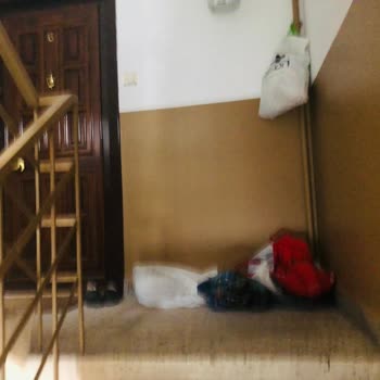 Komşunun Güvercinlere Yem Atması Nedeniyle Balkonlarımızı Kullanamıyoruz