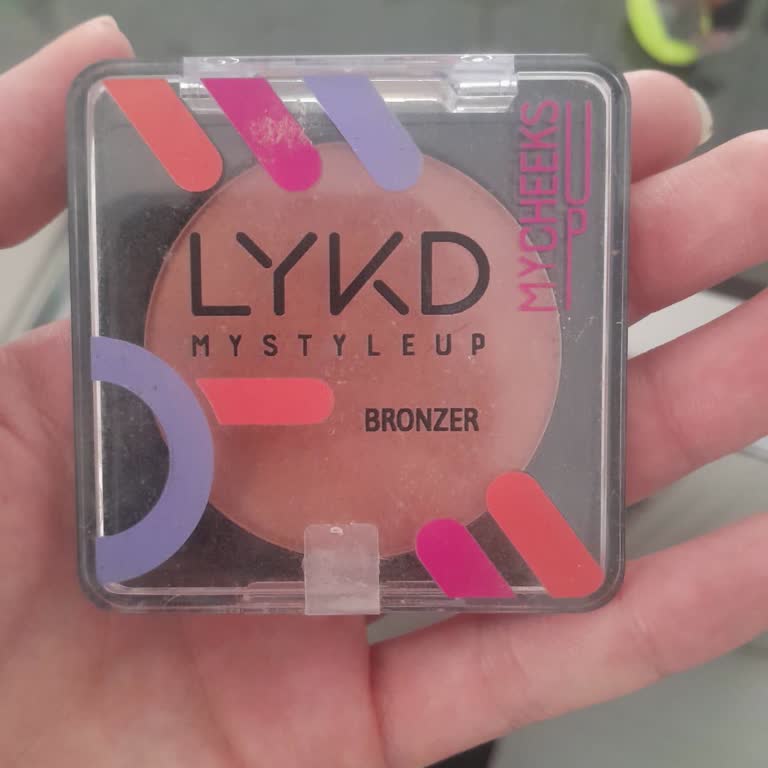 Aldığım Makyaj Ürünü Beklenmedik Derecede Kötü Kokuyor Kullanamıyorum