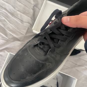 Kullanılmış Ve Kirli Ayakkabı Gönderildi, Değişim İçin Uzak Mağazaya Yönlendirildim