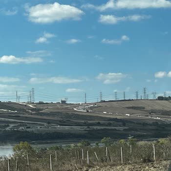 TOKİ Konutlarının Yüksek Gerilim Hattına Yakın İnşa Edilmesi Sağlık Riski Oluşturuyor