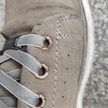 Ofiste Giydiğim Deri Ayakkabının Metal Kısımları 20 Günde Paslandı