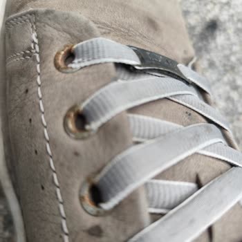 Ofiste Giydiğim Deri Ayakkabının Metal Kısımları 20 Günde Paslandı