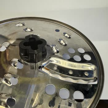 Rostflecken am KitchenAid Gurme Chef 5KFP0719 Küchenroboter