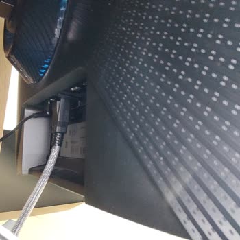 Monitör Port Tasarımı Nedeniyle Kablo Bağlantı Sorunu Ve Ek Masraf