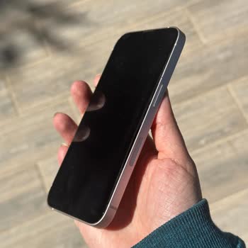 İphone 13 Pil Şişmesi Sonrası Ekran Ayrıldı Garanti Süresi Yeni Doldu