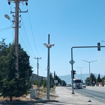 Burdur Emek Mahallesi'nde Çalışmayan Trafik Kameraları Yayaların Güvenliğini Tehdit Ediyor