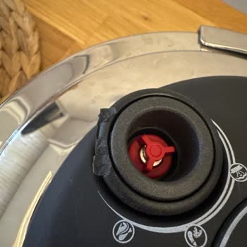 Emsan Mutfak Servisten Kırık Ve Onarılmamış Düdüklü Tencere Geldi, Mağduriyetim Giderilmedi