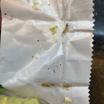 Çikolata Paketinden Kurtlar Ve Böcekler Çıktı Ülkerden Açıklama Bekliyorum