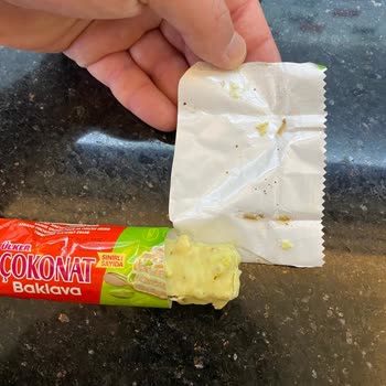 Çikolata Paketinden Kurtlar Ve Böcekler Çıktı Ülkerden Açıklama Bekliyorum