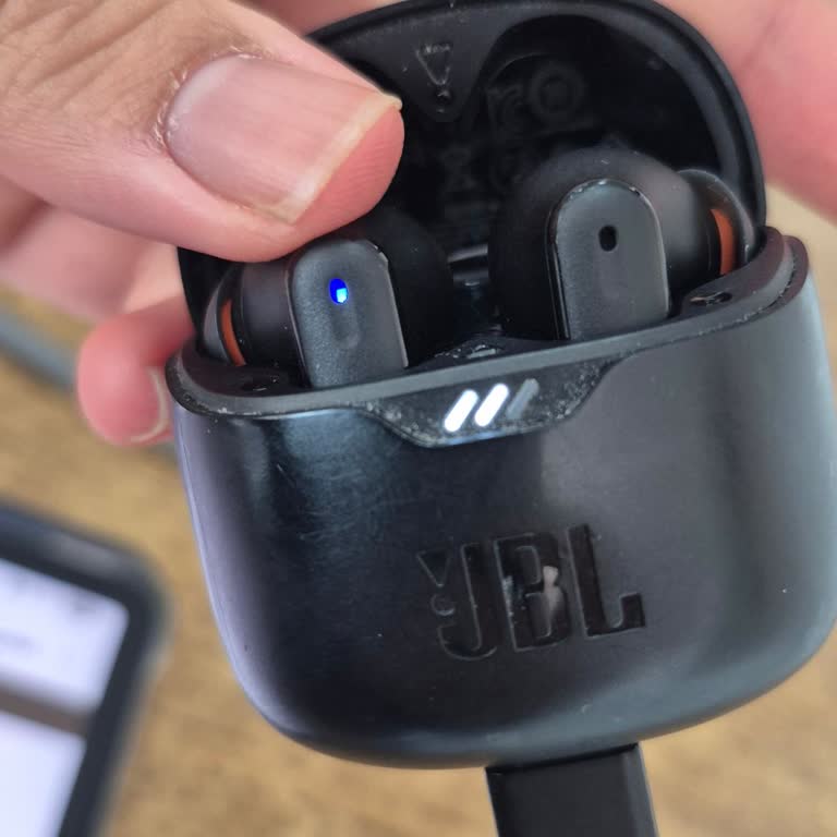JBL Tune Flex Kulaklığımın Bir Tarafı Şarj Olmuyor