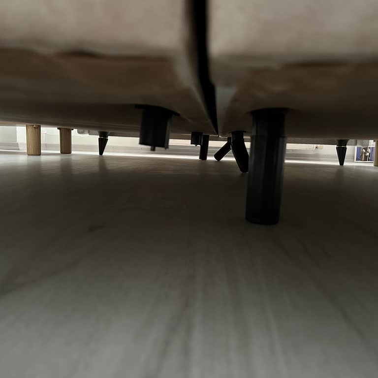 Garanti Kapsamındaki Yatak Ayağı Kırıldı, Ücret Talep Ediliyor