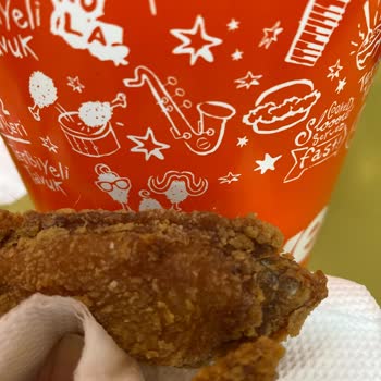 Popeyes Tavukta Kıl Hijyen Skandalı Ve Yetersiz Çözüm