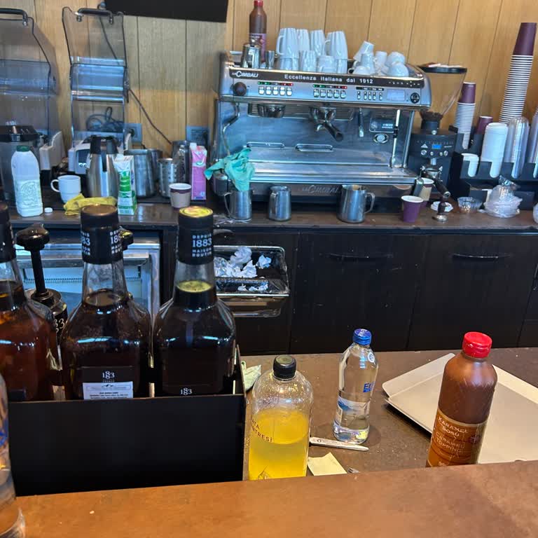 Kahve Dünyası Kartal İstMarina Şubesinde Hijyen Ve Personel Yetersizliği