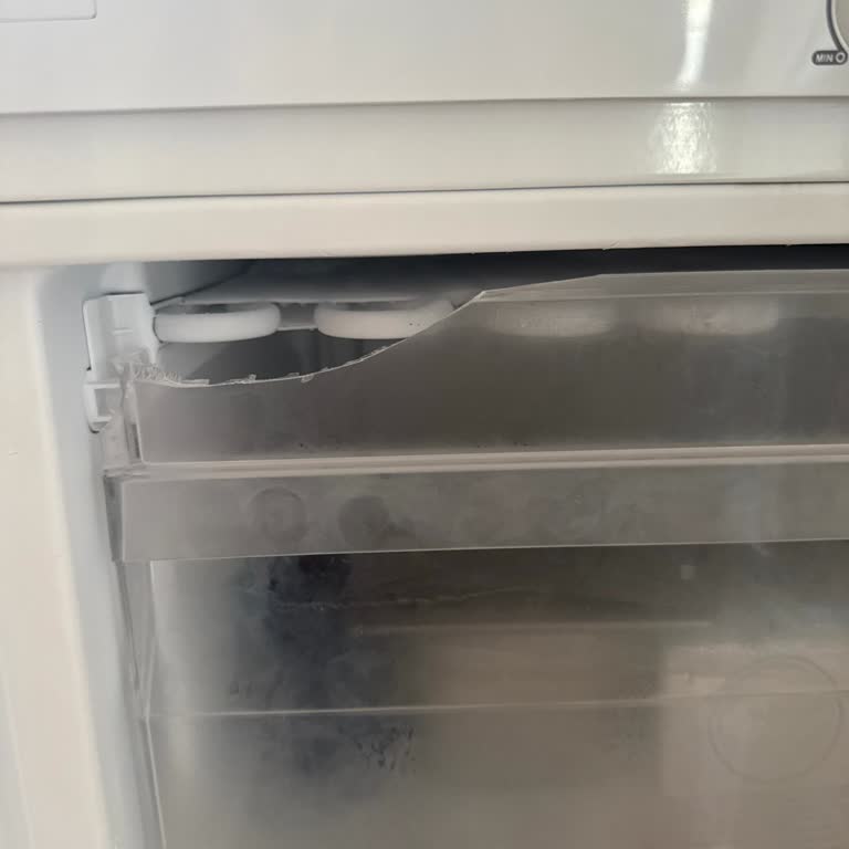 Garanti Kapsamındaki Derin Dondurucu İçin Servisten Ücret Alındı, Çözüm Sunulmadı