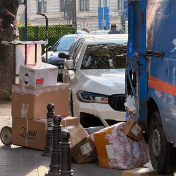 Kargo Paketlerinin Dikkatsizce Taşınması Güven Kaybına Yol Açıyor
