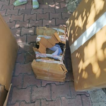 Kargo Paketinin Hasarlı Ve Dikkatsiz Teslimatı İle Çalışanların Tutumundan Şikayetçiyim