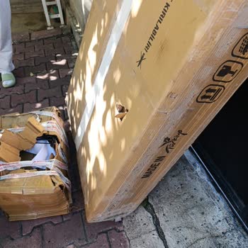 Kargo Paketinin Hasarlı Ve Dikkatsiz Teslimatı İle Çalışanların Tutumundan Şikayetçiyim