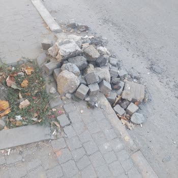 Rögar Çalışması Sonrası Kaldırım Güvenliği Ve Görüntü Kirliliği Sorunu