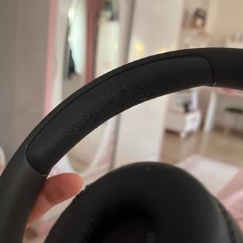 JBL Kulaklıkta Kafa Ve Kulak Pedi Soyulma Sorunu Kullanımı Engelliyor