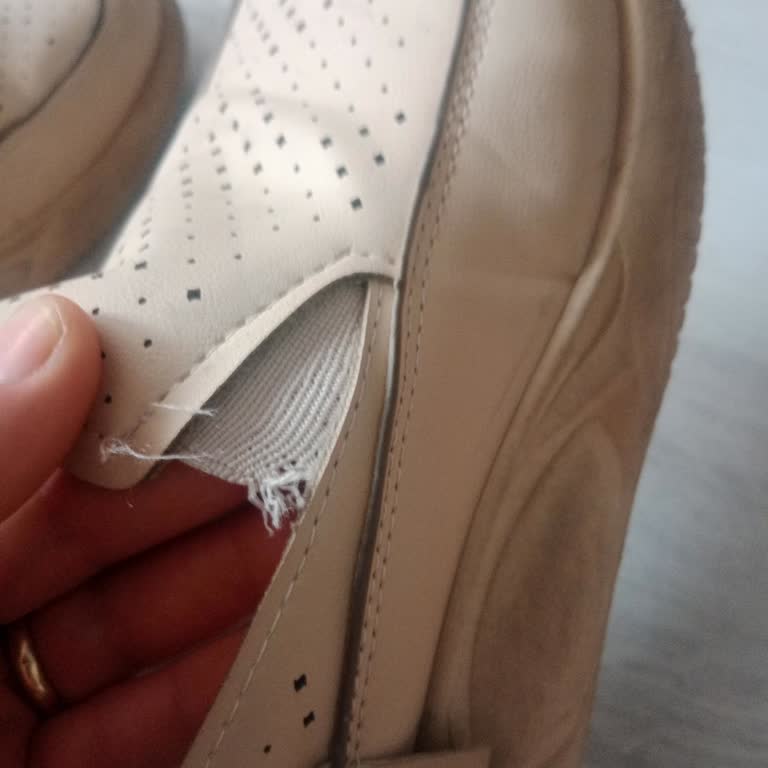 Kısa Sürede Deforme Olan Ayakkabı Ve Çözümsüz Müşteri Hizmetleri