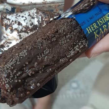 Son Kullanma Tarihi Geçmemiş Çikolatalarda Küf Sorunu Ve İade Talebi