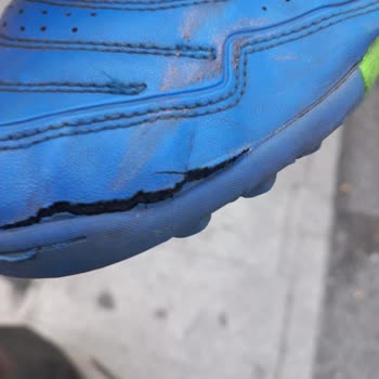 Joma Halısaha Ayakkabısı 3 Ayda Açıldı Mağaza Garanti Sorumluluğunu Reddetti