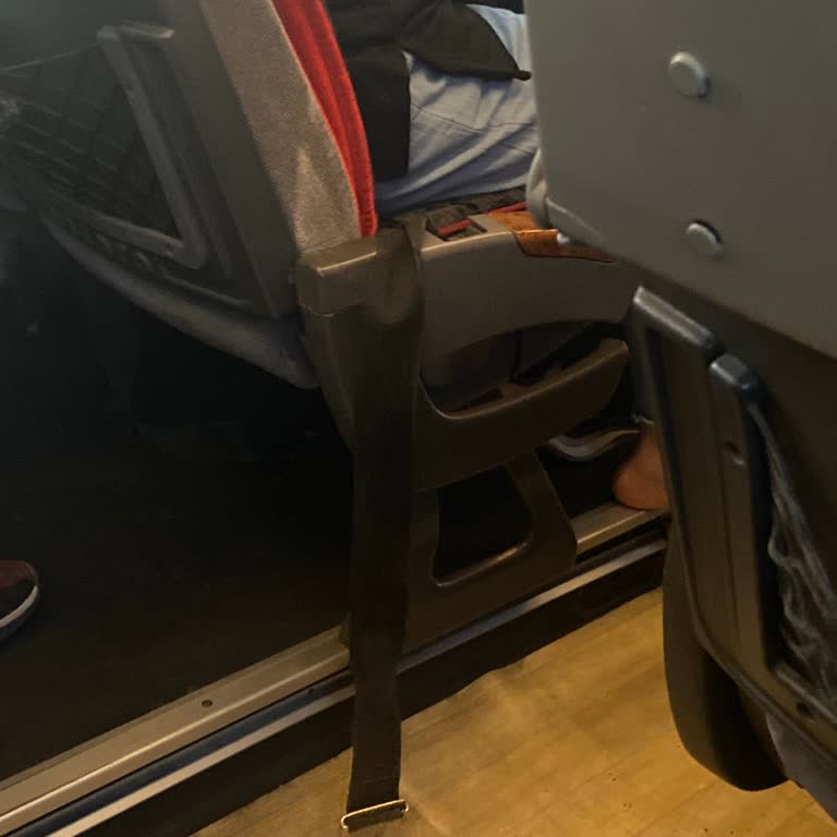 Otobüste Emniyet Kemerlerinin Çalışmaması Can Güvenliğimizi Tehlikeye Atıyor