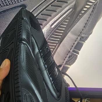 Aldığım Ayakkabıda Kalite Sorunu Ve Yapışkan İzleri: İade Sürecinin Hızlı Tamamlanmasını Bekliyorum