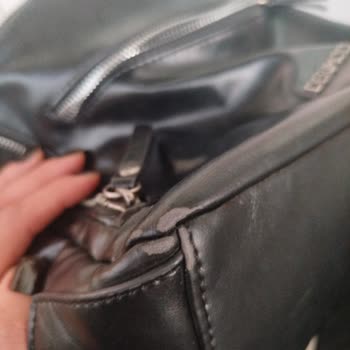 Kısa Sürede Bozulan Deri Sırt Çantası Fermuarı İçin Tamir Talebi