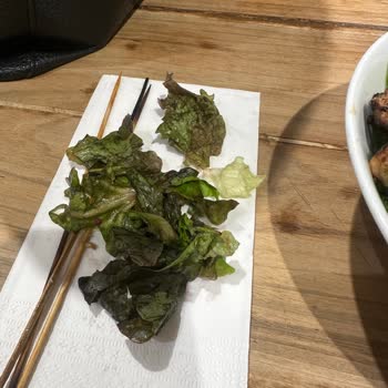 Bozuk Salata Ve İlgisiz Hizmet Nedeniyle Büyük Hayal Kırıklığı Yaşadım