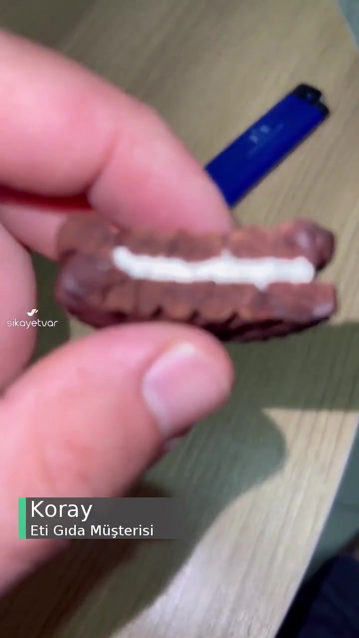 Eti Nero Bisküvi Kremasının İçinden Kıl Çıktı videonun kapak resmi