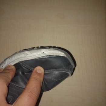 Kısa Sürede Açılan Ayakkabı Tabanı Ve Ret Edilen Üretim Hatası