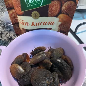 Aldığım Çerezya Gün Kurusu Küflü Ve Kötü Kokulu Çıktı