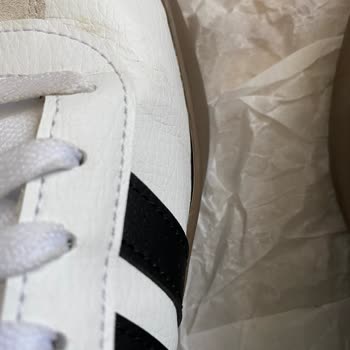 Yeni Alınan Adidas Ayakkabının Tabanında Kısa Sürede Açılma Sorunu Yaşadım