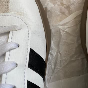 Yeni Alınan Adidas Ayakkabının Tabanında Kısa Sürede Açılma Sorunu Yaşadım