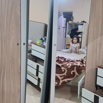 Gardırop Aynası Aniden Düştü Diğer Aynada Da Tehlike Var