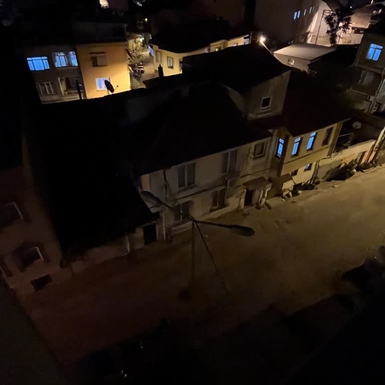 3 Aydır Yanmayan Sokak Lambası Mahalle Güvenliğini Tehdit Ediyor