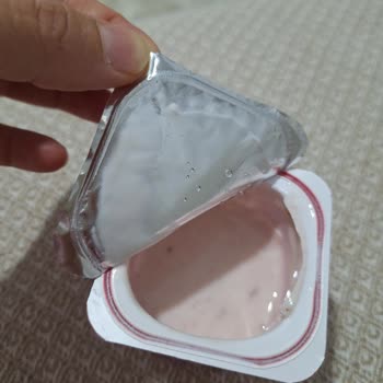 Aldığım Yoğurt Paketi Yarım Çıktı, Ücret İadesi Ve Açıklama Bekliyorum