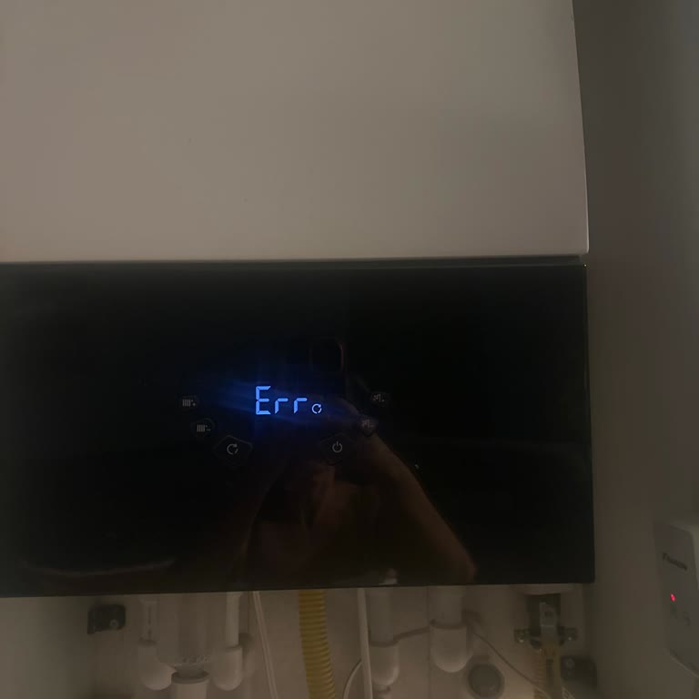 Garanti Kapsamındaki Kombi Sürekli Arızalanıyor, Yüksek Ücret Talebi Ve Çözümsüzlük